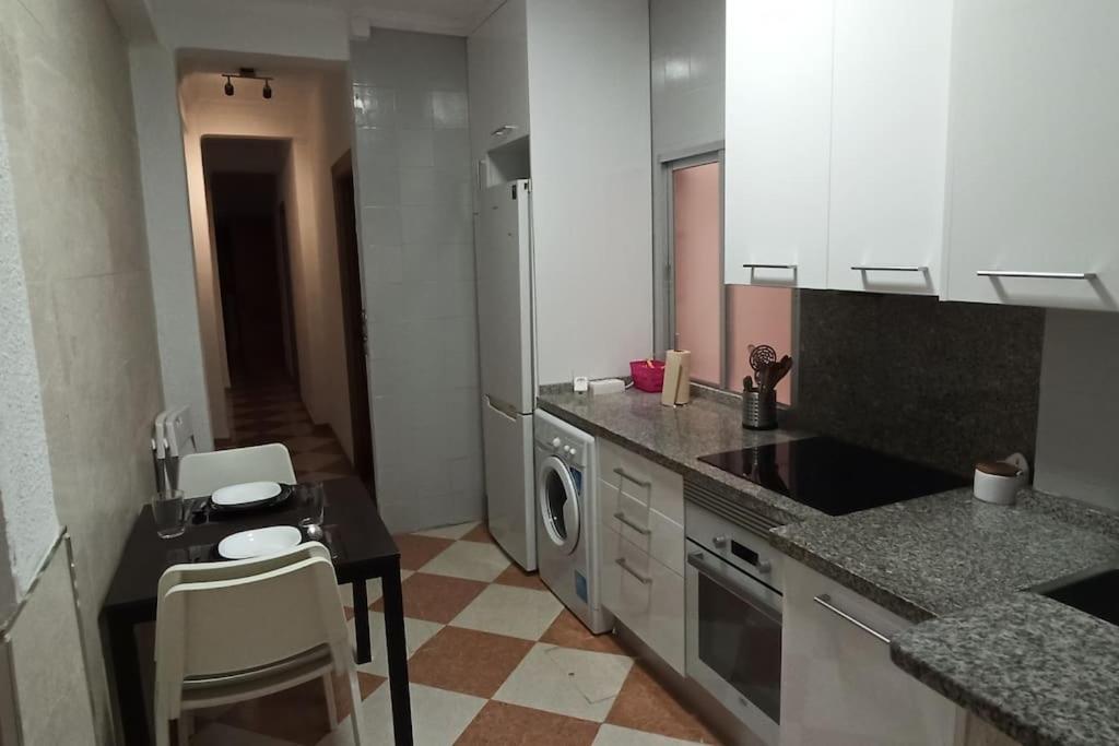 Acogedor Apartamento ¡A 10 Minutos Del Centro De Malaga!アパートメント エクステリア 写真